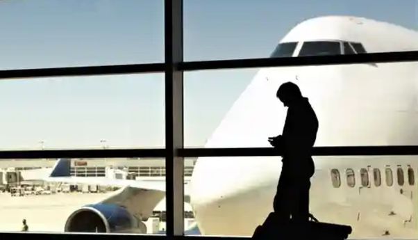Pria Ini Rela Makan 30 Kg Jeruk yang Ditahan di Bandara karena Tak Mau Bayar Kelebihan Bagasi