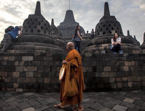 Waisak Nasional 2025 Akan Digelar di Candi Borobudur, Menag Tekankan Kesakralan Acara