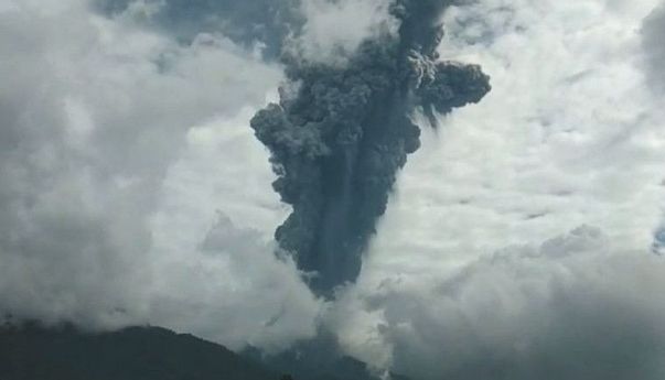 Gunung Marapi Erupsi, 19 Pendaki Berhasil Turun dan 28 Lainnya Masih Terjebak