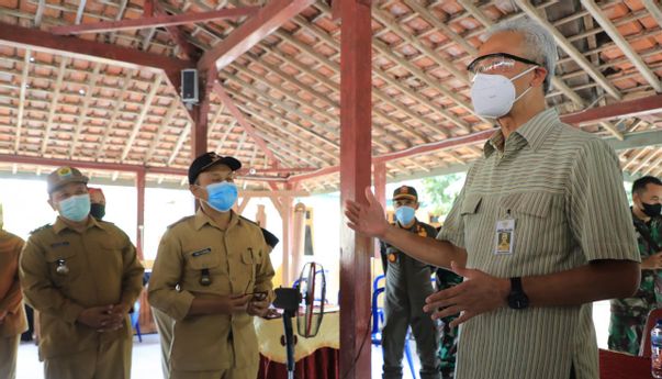 Senyum Miris Ganjar Lihat Ada Pegawai SPBU Grobogan Dapat Bansos: Ini yang Bikin Kecemburan Sosial