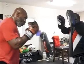 Tetap Gahar di Usia 53 Tahun, Ini Kesaksian Pelatih Usai Terima Tinju Mematikan Mike Tyson