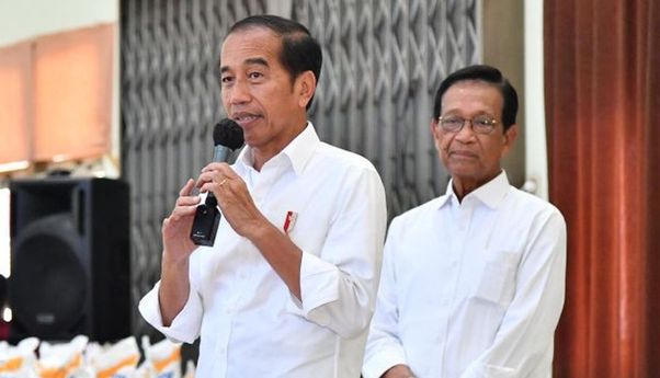 Jokowi Bagikan Bansos Beras ke Warga Condongcatur Sleman, Sebut Bakal Dibagikan Lagi Oktober