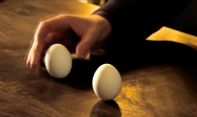 Telur Bisa Berdiri Tegak Pada Hari-hari Tanpa Bayangan, Kalau Nggak Percaya Bisa Dicoba Nih!