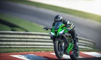 Jalan-Jalan Bareng Pasangan dengan New Ninja ZX-10 R yang Ramah Di Jalanan