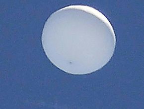 Misteri Kemunculan Objek Berbentuk Balon yang Diduga UFO di Langit Jepang