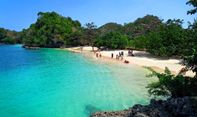 Tidak Hanya Berkunjung Lalu Pulang, Kegiatan Ini juga Bisa Anda Nikmati Di Pantai Tiga Warna