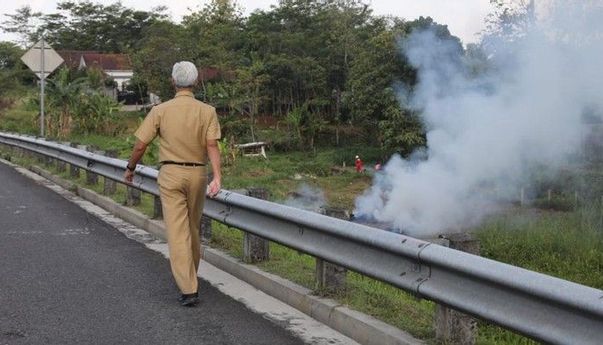 Ganjar Pranowo Turun Tangan ke Jalan Tol: Petani yang Bakar Ladang Kena Teguran Keras