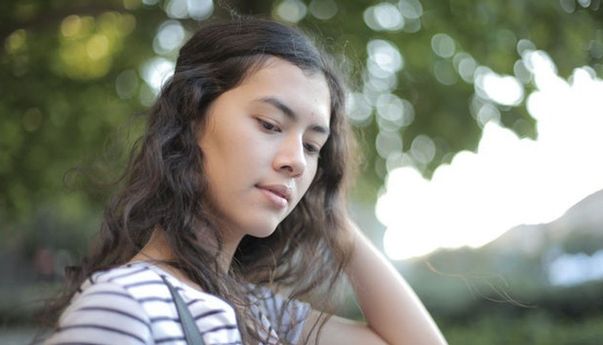 Atasi Rambut Mengembang dan Mudah Kusut dengan 4 Hal Ini