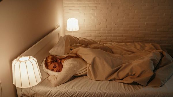 Tidur dengan Lampu Menyala, Bahaya Ini Mengintai Kesehatan Kamu