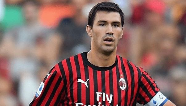 Barcelona dan Lazio Berebut Pemain Belakang AC Milan, Alessio Romagnoli