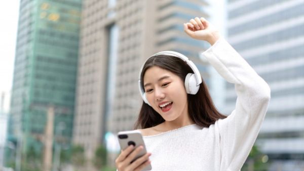 Mendengar Musik dengan Volume Kencang Ancam 1,1 Miliar Remaja Kehilangan Pendengaran