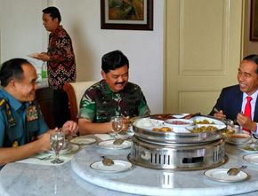 Tak Terpisahkan dari Solo hingga Istana: Di Mana Ada Jokowi di Situ Ada Hadi Tjahjanto