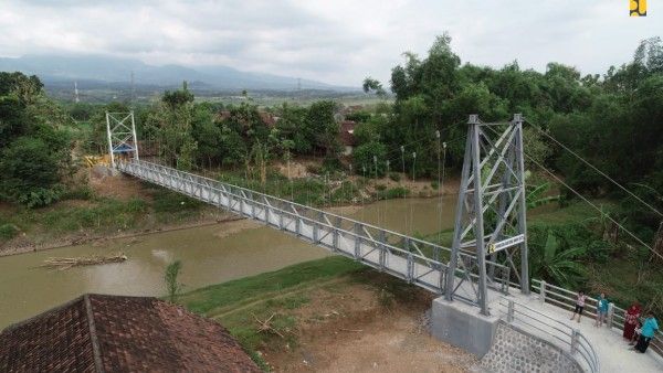 Menteri Basuki Bangun Jembatan Gantung Mbah Buto, Jalan Kaki ke Sekolah Dipangkas: 1 Jam Jadi 15 Menit