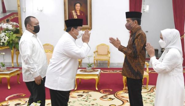 Netizen Nyinyirin Jokowi dan Prabowo Makan Opor Bersama saat Lebaran: Dia yang Melarang, Dia yang Melanggar