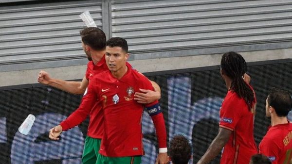 Penonton Lempari Botol Coca Cola ke Arah Cristiano Ronaldo di Laga Portugal-Prancis