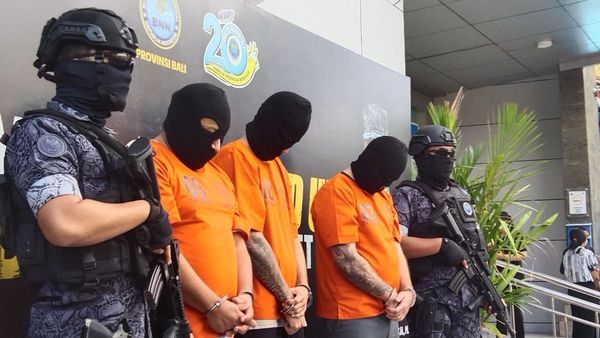 BNN Berhasil Tangkap Tiga Bule yang Jadi Pengedar Hampir 1 Kg Kokain di Bali, Bagian dari Sindikat Internasional