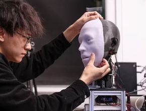 Ilmuwan Columbia University Ciptakan Robot Emo yang Bisa Baca dan Tiru Ekspresi Wajah Manusia