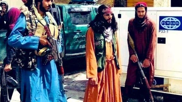 'Outfit' Taliban yang Ngaku Anti Barat Ternyata Bermerek Mahal dan Hampir Rp100 Juta