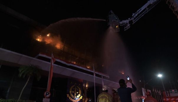 Panas! Petugas OB Kejagung Punya Uang Rp100 Juta, Anggota DPR Cecar dengan Pertanyaan