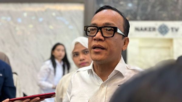 Usai Berkunjung ke Sukoharjo, Wamenaker Pastikan Tak Ada Pekerja Sritex yang Di-PHK