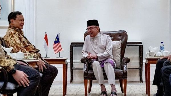 Menhan Prabowo Bertemu PM Malaysia Anwar Ibrahim di Langkawi, Bahas Isu-isu Bilateral