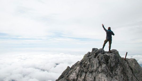 Mengenal Puncak Carstensz, Gunung Tertinggi di Indonesia dengan Salju Abadi