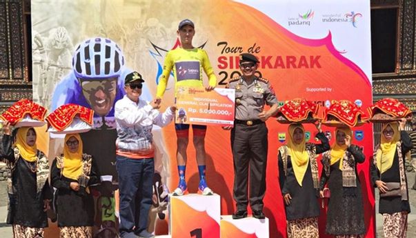 Jesse Ewart Juarai Etape II Tour de Singkrak 2019