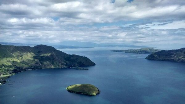 Pulau Simamora Desa Tipang, si Kecil dari Danau Toba yang Cantik Banget