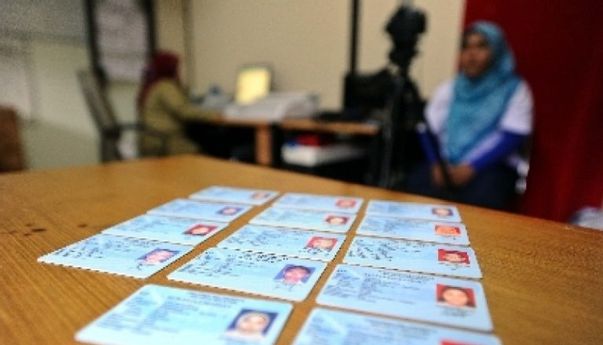 Urus KTP Tak Perlu Sertifikat Vaksin, Kemendagri: Analoginya, Telur dan Ayam Mana Lebih Dulu?