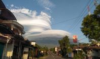 Tidak Hanya Merapi, Fenomena Topi Awan Terjadi di Beberapa Gunung di Pulau Jawa