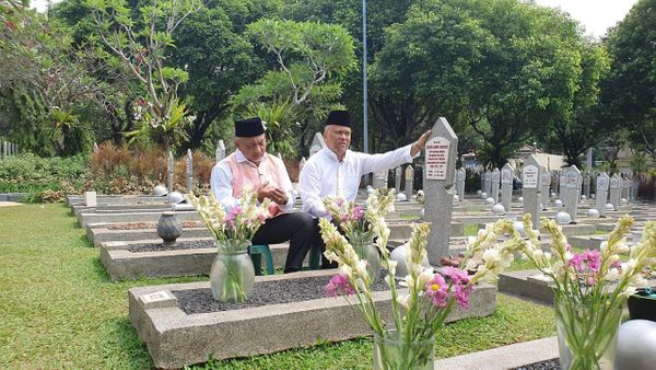 Bakal Daftar Pilgub Jabar, Ahmad Syaikhu-Ilham Ziarah ke Makam BJ Habibie