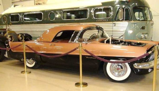 Mobil Kuno Antik Berdesain Klasik yang Langka