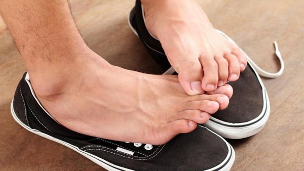 Inilah Tips Menghilangkan Bau Pada Sepatu dengan Cepat