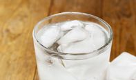 Alasan Jangan Minum Air Es di Tengah Cuaca Terik
