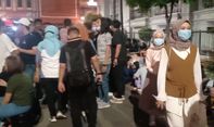 Bobby Nasution 'Tersandung' Kesawan City Walk, Ramai Warga Berkerumun Saat Makan