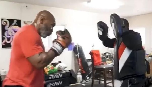 Tetap Gahar di Usia 53 Tahun, Ini Kesaksian Pelatih Usai Terima Tinju Mematikan Mike Tyson