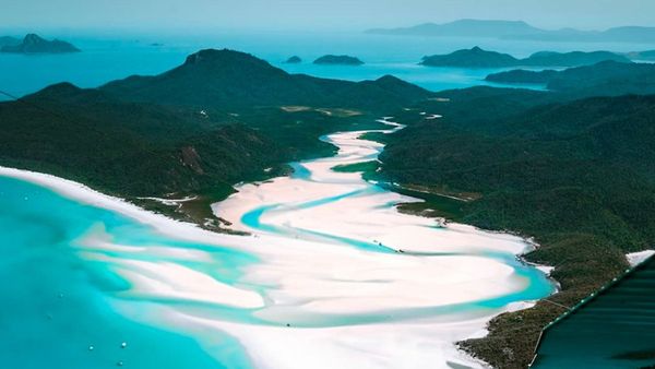 10 Pantai Paling Menakjubkan di Dunia Tahun 2025, Whitehaven Beach di Posisi Pertama