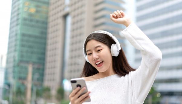 Mendengar Musik dengan Volume Kencang Ancam 1,1 Miliar Remaja Kehilangan Pendengaran