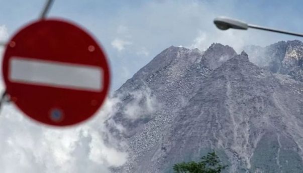 Gunung Merapi Keluarkan Guguran Lava Pijar, Statusnya Masih Siaga