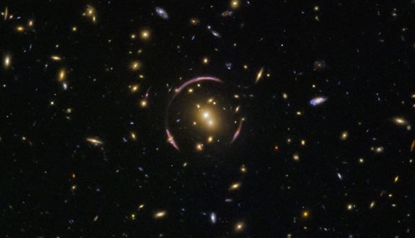 Para Astronom Berhasil Pecahkan Misteri Cincin Einstein dari Data Lama