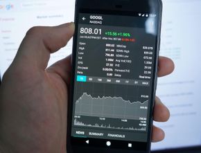 Aplikasi Smartphone yang Wajib Dimiliki Investor Saham