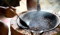 Berita Jateng: Meriahkan HUT Kedua, Pasar Tani Kranggan Temanggung Gelar Kontes Sangrai Kopi Tradisional