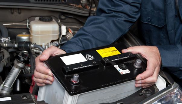 Cara Menilai Ketinggian Air Aki Mobil Cara Menilai Ketinggian Air Aki Mobil