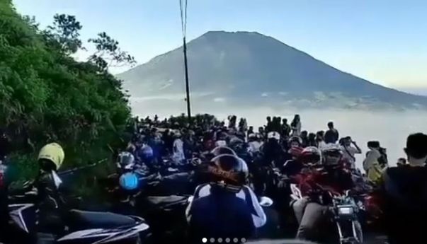Berita Jateng: Pengunjung Membeludak, Gunung Telomoyo Ditutup Sementara