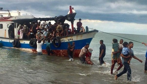 Berita Terkini: Nelayan dan Warga Aceh Utara Selamatkan Imigran Rohingya, Ketua DPRA Berikan Apresiasi