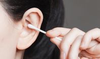 Hindari Penggunaan Cotton Bud, Inilah Cara Ampuh Membersihkan Kotoran Telinga yang Keras