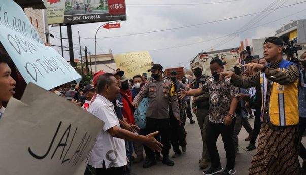 Jurus Cepat Ganjar Selesaikan Tuntutan Warga di Flyover Ganefo: Siang Dituntut, Malamnya Sudah Selesai