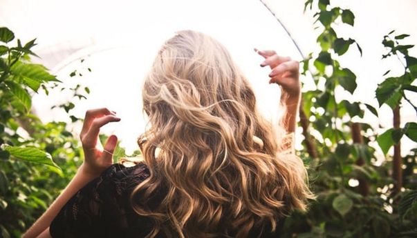 Tips Mengembalikan Warna Asli Rambut tanpa Semir