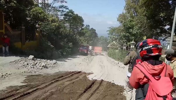 Berita Jateng: Jalur Evakuasi Kecamatan Kemalang Rusak, Ganjar Ogah Perbaiki