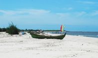 Main Air Tanpa Takut Karang di Pantai Mutiara Indah Kota Pari, Serdang Bedagai